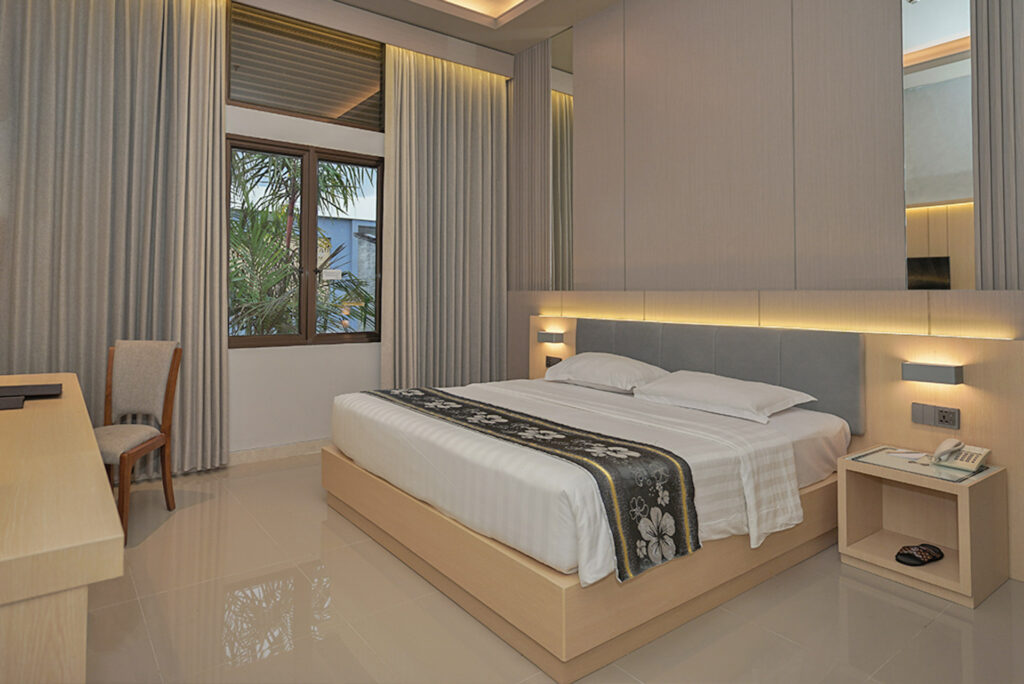 Deluxe Front _1 (King Bed)